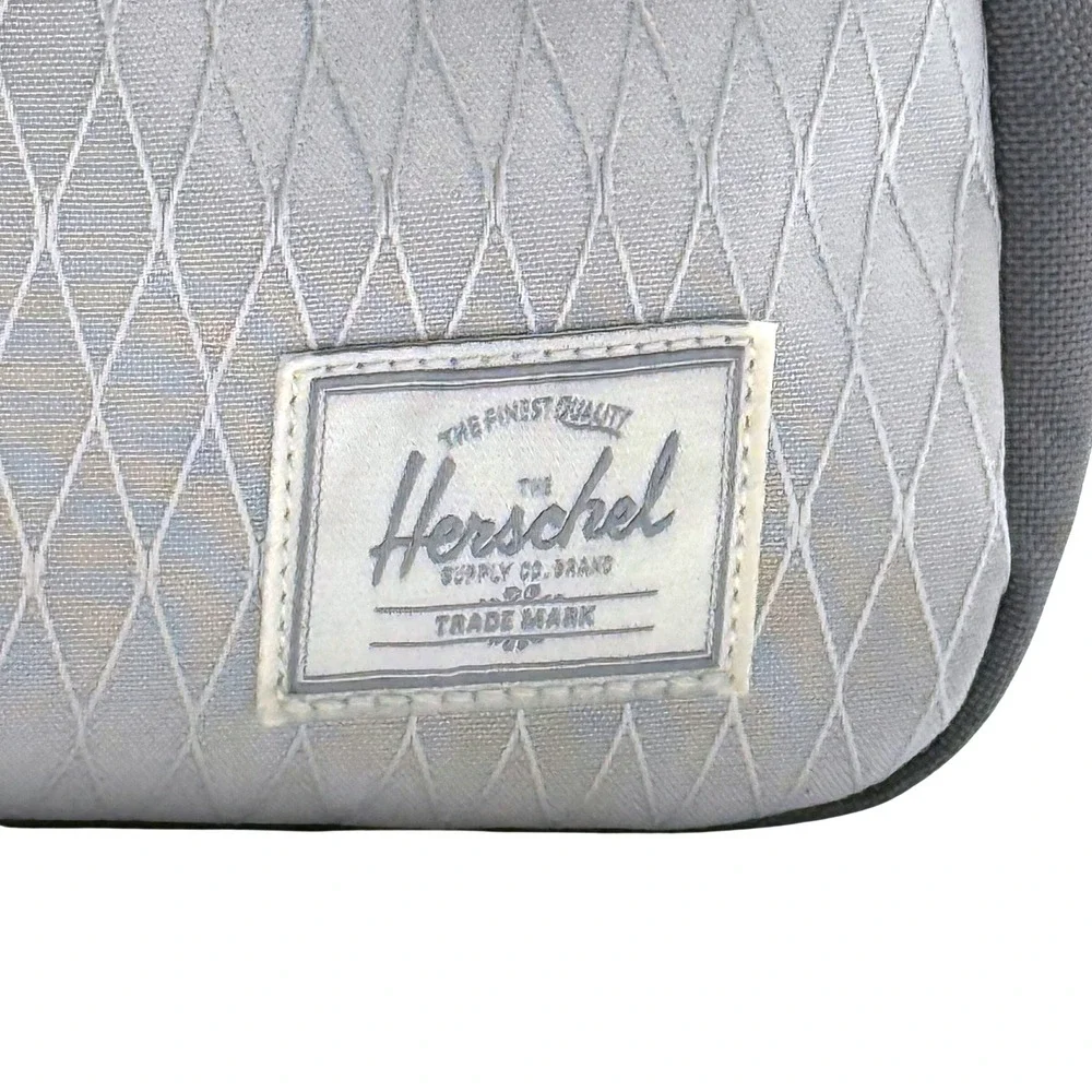 Herschel Chapter Travel Kit Toiletry Bag White Gray Diamond Pattern Pink Zipper